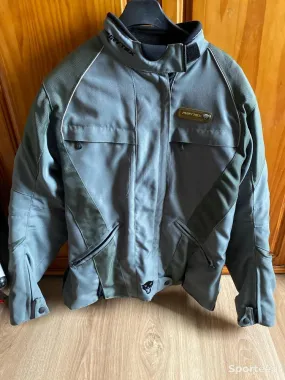 Blouson moto  d'occasion Ajouté le : 05/09/2024