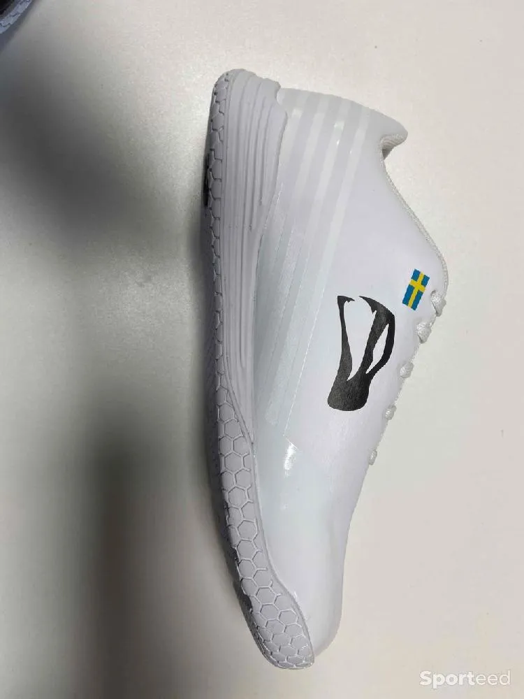 Chaussure handball  neuf Ajouté le : 03/01/2023