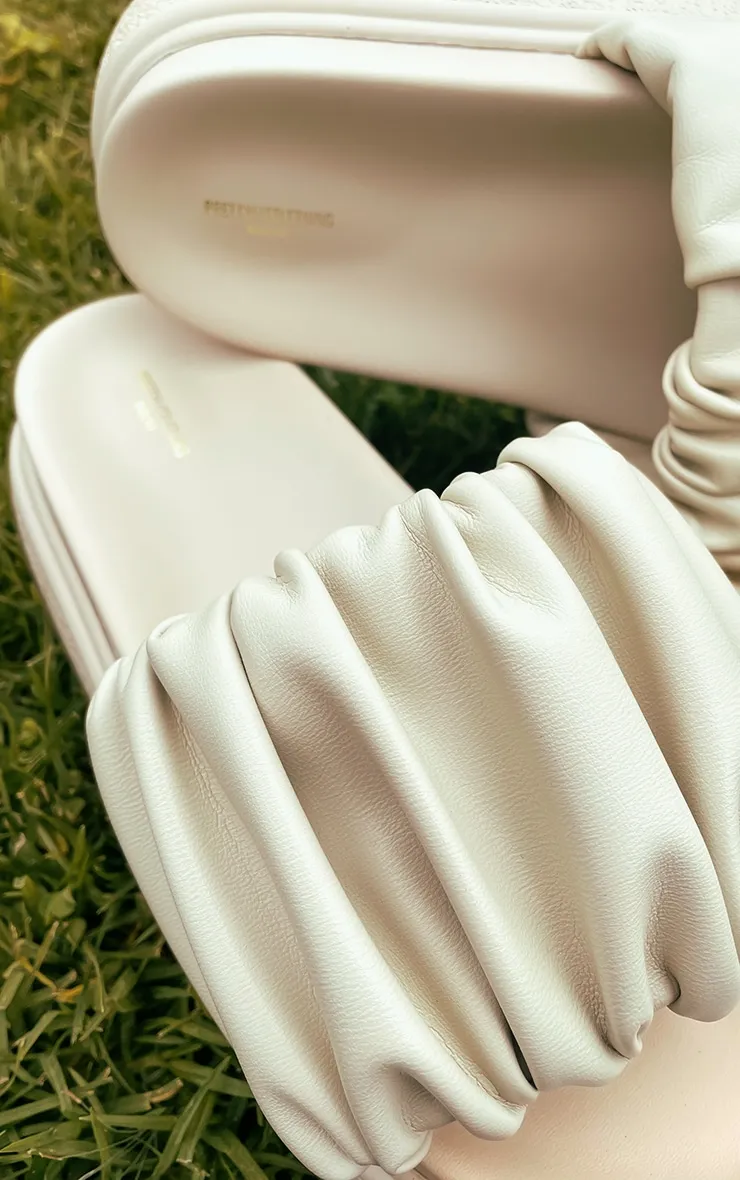 Sandales rondes pointure large en PU crème à brides froncées